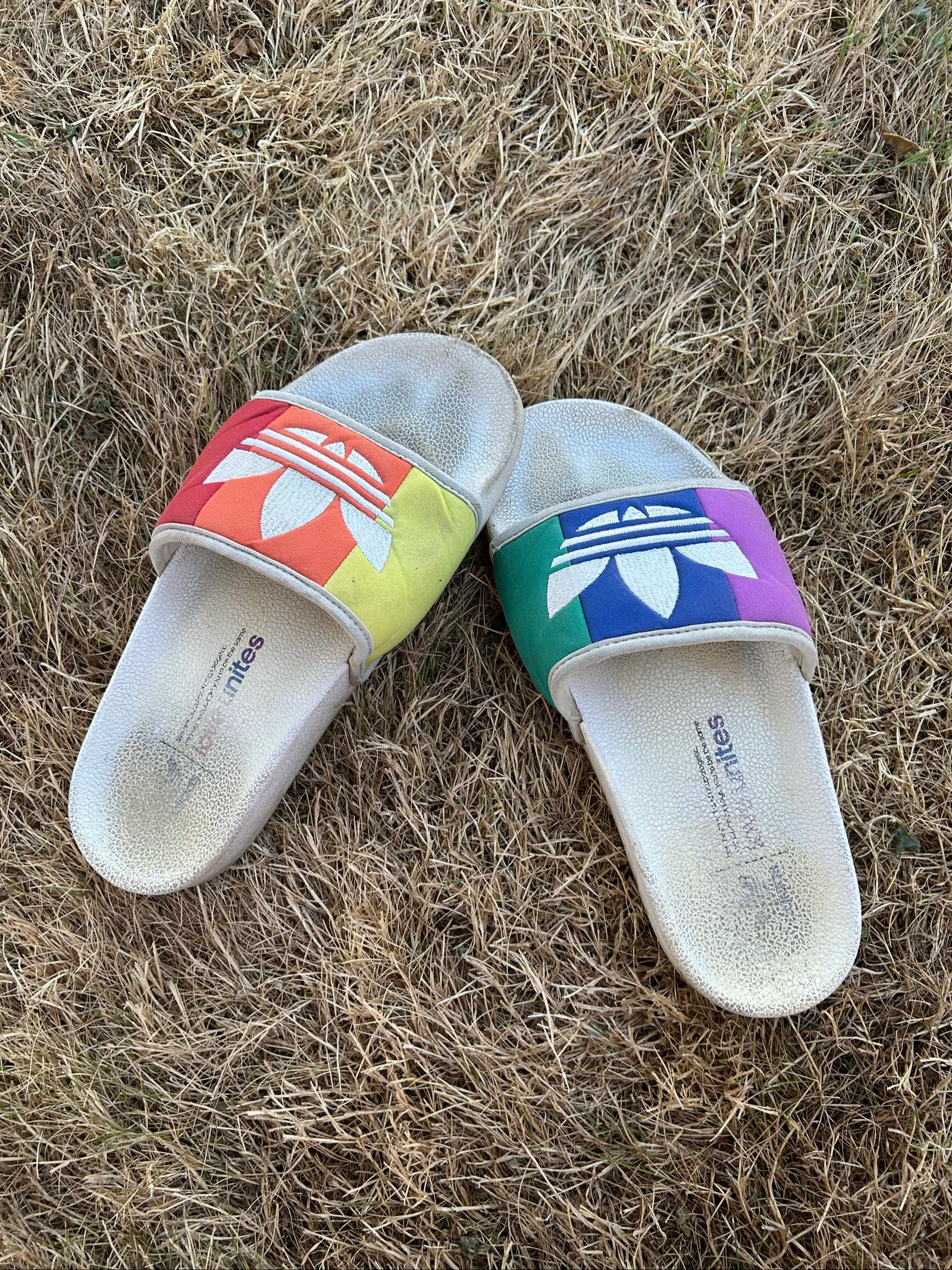 Claquettes adidas Pride femme blanches T37 édition Pride